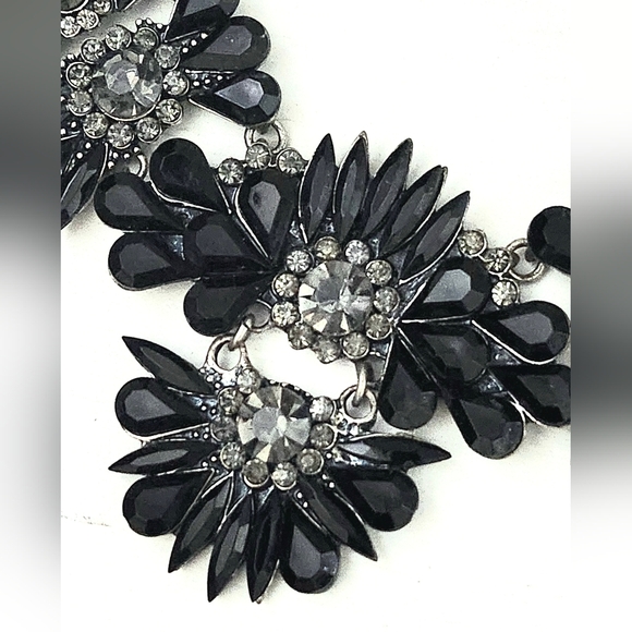 Stunning Statement Necklace - Picture 2 of 5